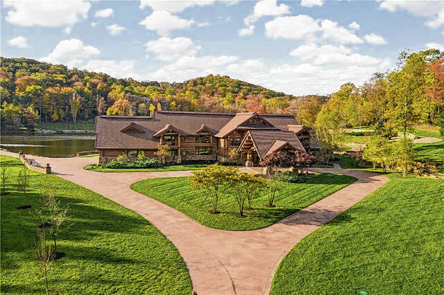 Stewart lists his Columbus ranch for sale