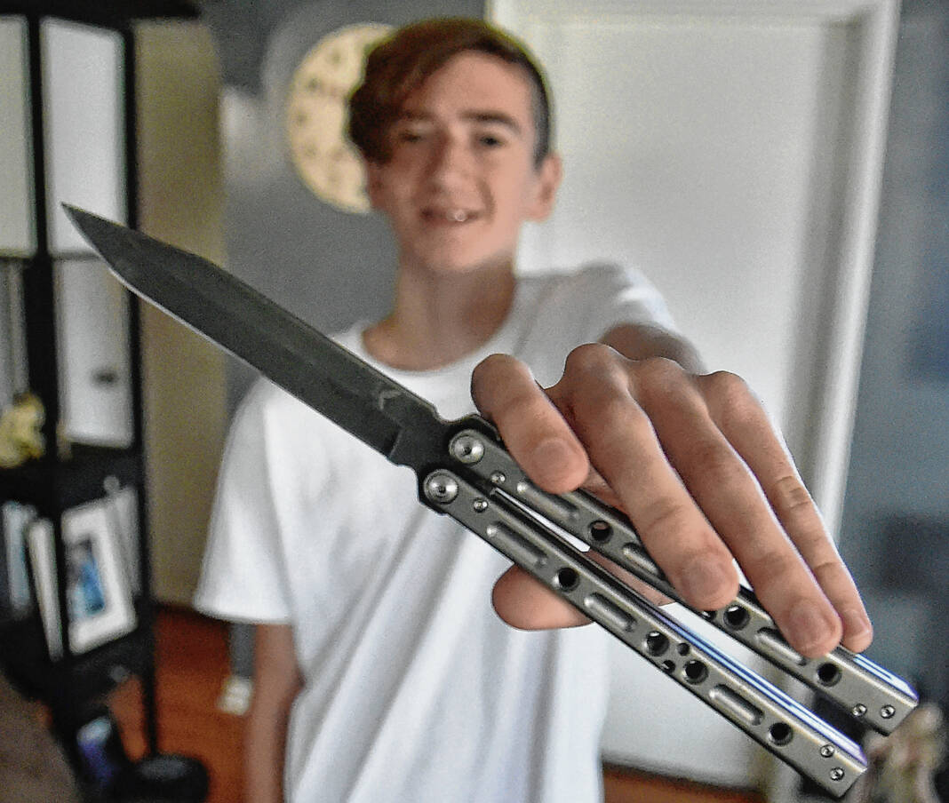 Local teen wins balisong knife flipping competition Seymour Tribune