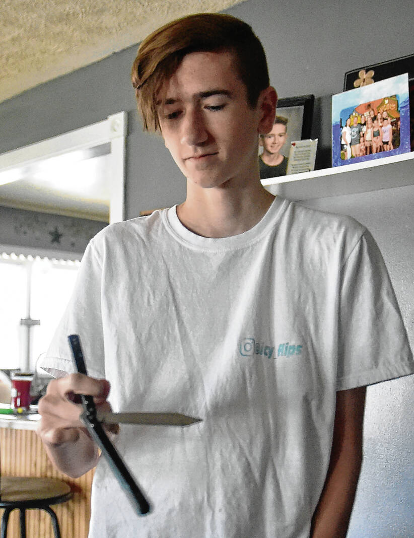 Local teen wins balisong knife flipping competition - Seymour Tribune