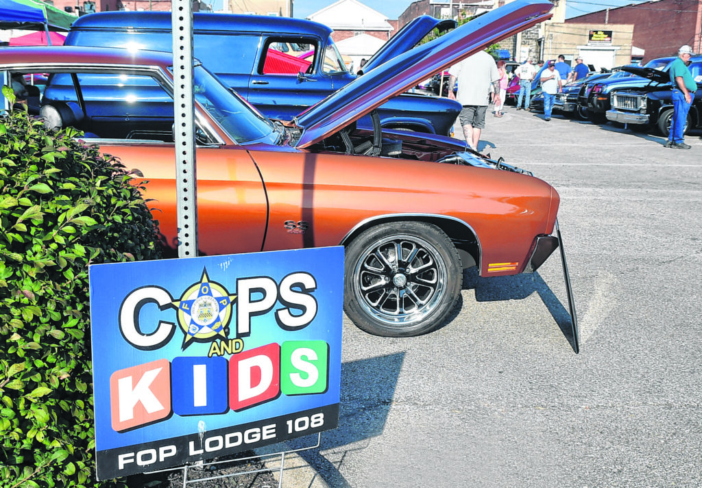 Car show, Scoop the Loop bring people to downtown Seymour Seymour Tribune