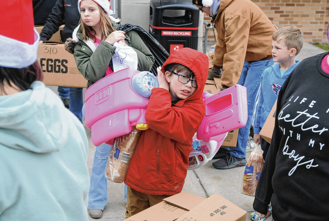 https://tribtown.com/wp-content/uploads/2022/12/130367663_web1_20221220st-toy-and-food-drive-02-ZS.jpg