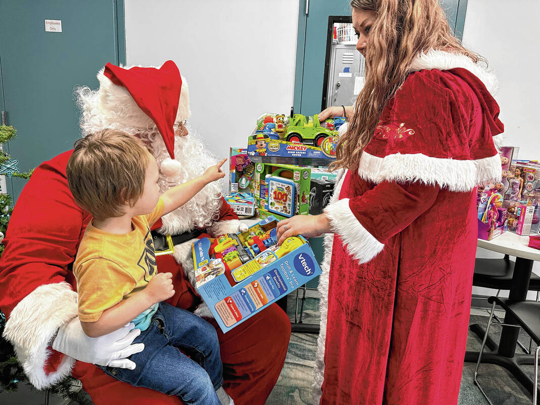 Local tattoo artist delivers gifts to kids in need - Seymour Tribune