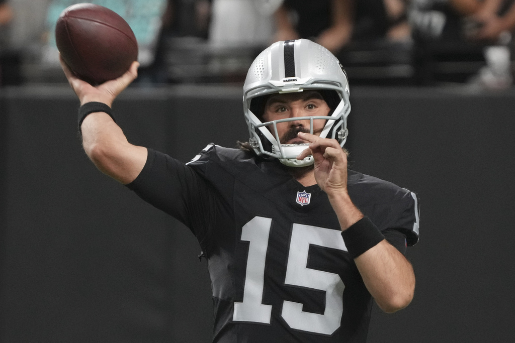 Gardner Minshew beats out Aidan O'Connell for Raiders starting