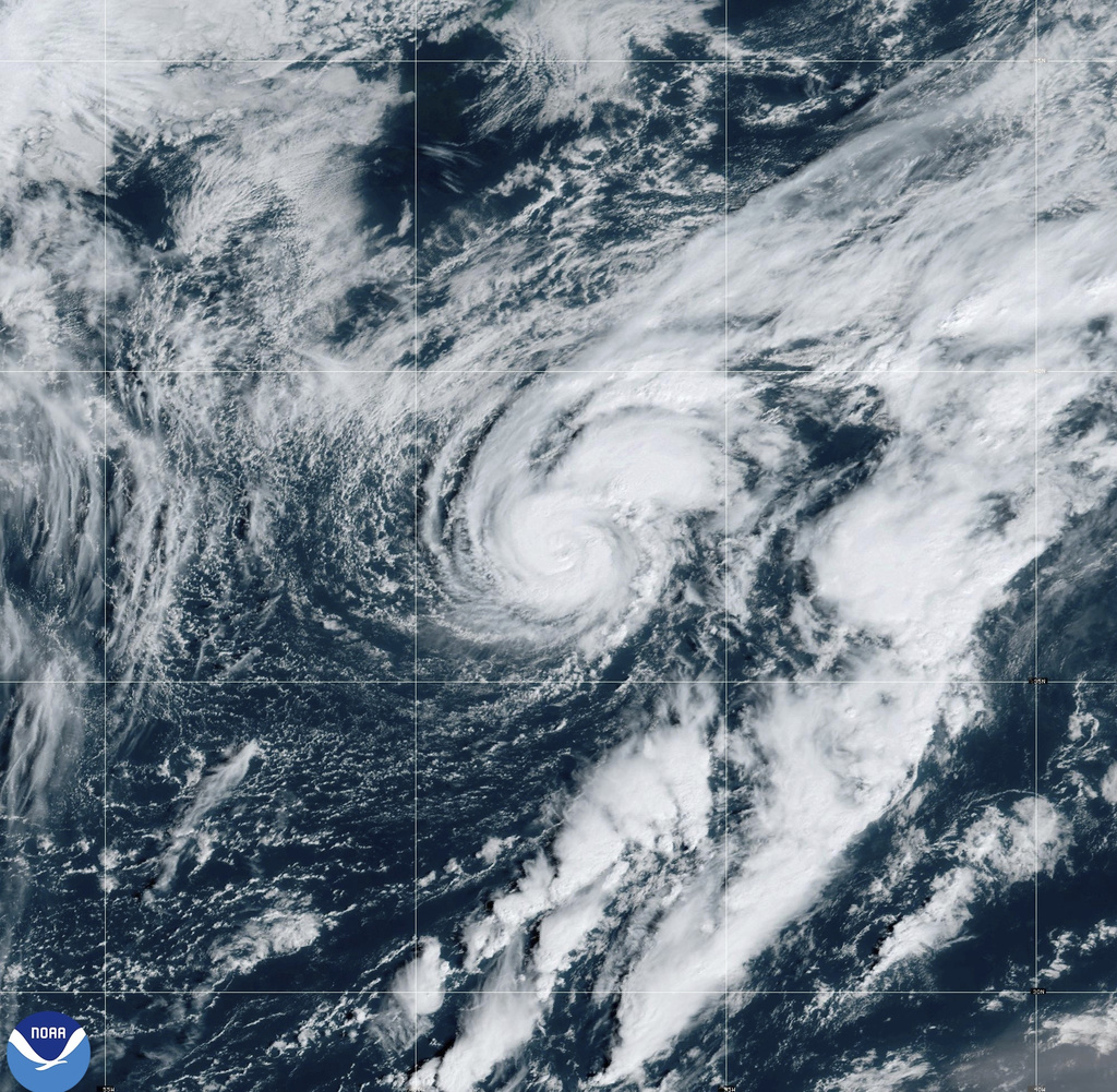 Hurricane Isaac and Tropical Storm Joyce move through the open Atlantic ...